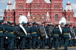 Военнослужащие парадных расчетов перед началом парада, посвященного 78-й годовщине Победы в Великой Отечественной войне, 9 мая 2023 года