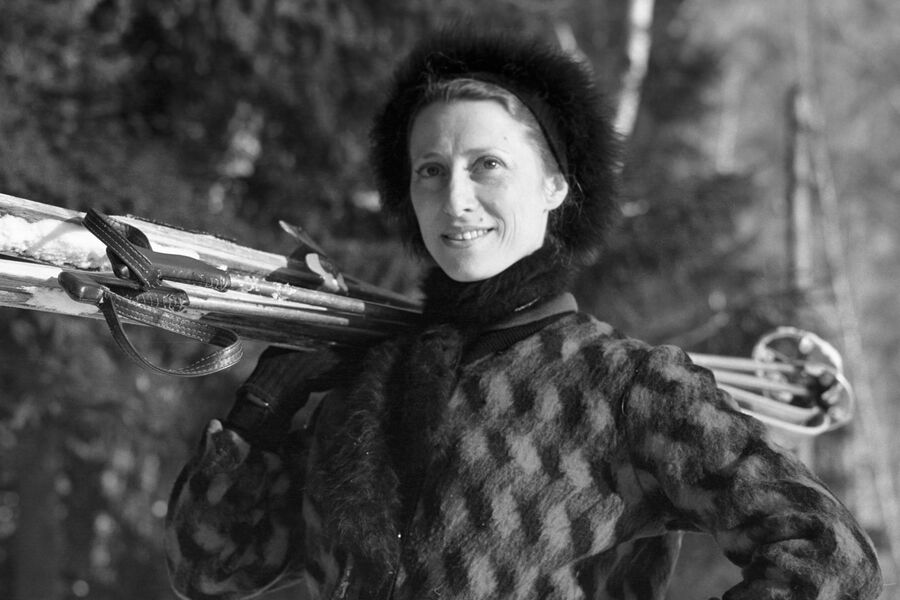 Балерина Майя Плисецкая во время лыжной прогулки, 1&nbsp;февраля 1962&nbsp;года