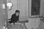 Наталья Медведева в квартире на ул. Гримау, зима 1994