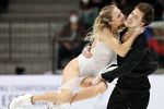 Виктория Синицина и Никита Кацалапов (Россия) в произвольной программе в танцах на льду на чемпионате Европы по фигурному катанию в Таллине