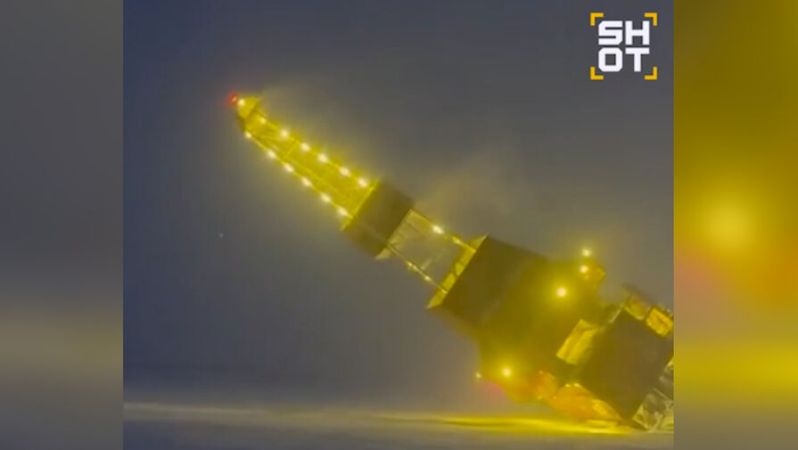 На ледяной дороге Аляски рухнула крупнейшая мобильная буровая установка