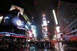 Вид на площадь «Таймс-сквер» перед началом экологической акции «Час Земли» в Нью-Йорке