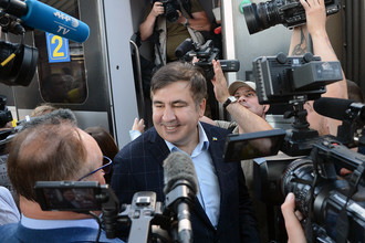 Экс-президент Грузии, бывший губернатор Одесской области Михаил Саакашвили на железнодорожном вокзале в польском Пшемышле