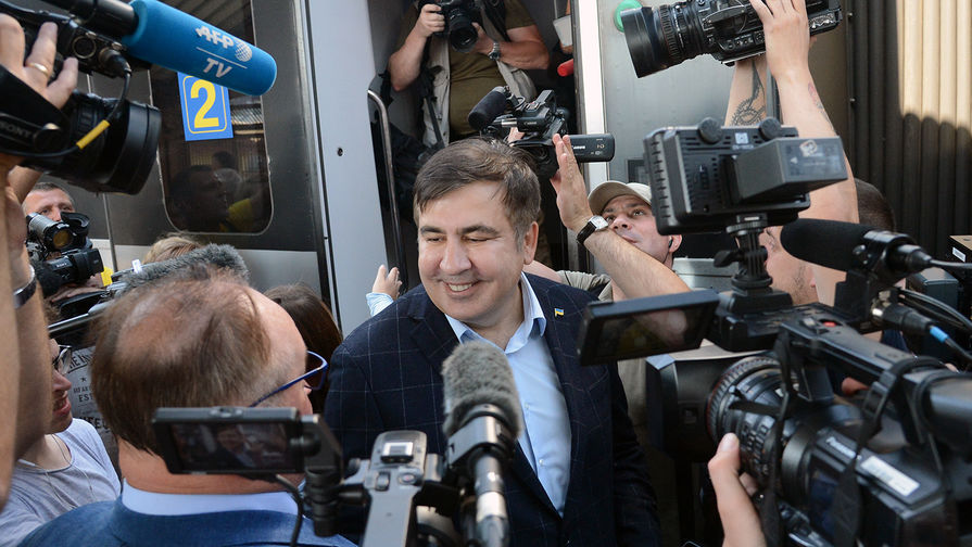 Экс-президент Грузии, бывший губернатор Одесской области Михаил Саакашвили на железнодорожном вокзале в польском Пшемышле