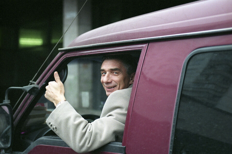 Георгий Ярцев за&nbsp;рулем автомобиля, 1996&nbsp;год