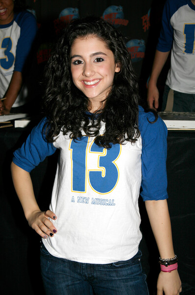 15-летняя Ариана Гранде на&nbsp;премьере бродвейского мюзикла &laquo;13&raquo; в&nbsp;Нью-Йорке, 2008&nbsp;год