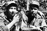 Рауль Кастро (слева) и Эрнесто «Че» Гевара в молодости, июнь 1958 года 