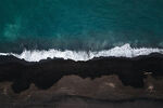 Халактырский пляж с черным вулканическим песком и волны Тихого океана, Камчатка (номинация «Природа»)