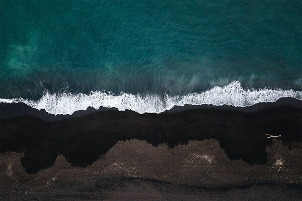 Халактырский пляж с&nbsp;черным вулканическим песком и волны Тихого океана, Камчатка (номинация «Природа»)