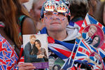 Жители и гости Лондона в ожидании бракосочетания принца Гарри и Меган Маркл