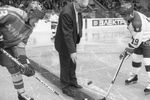 Леонид Петрович Кравченко во время символического вбрасывания шайбы в матче между ЦСКА и Химик, 1989 год