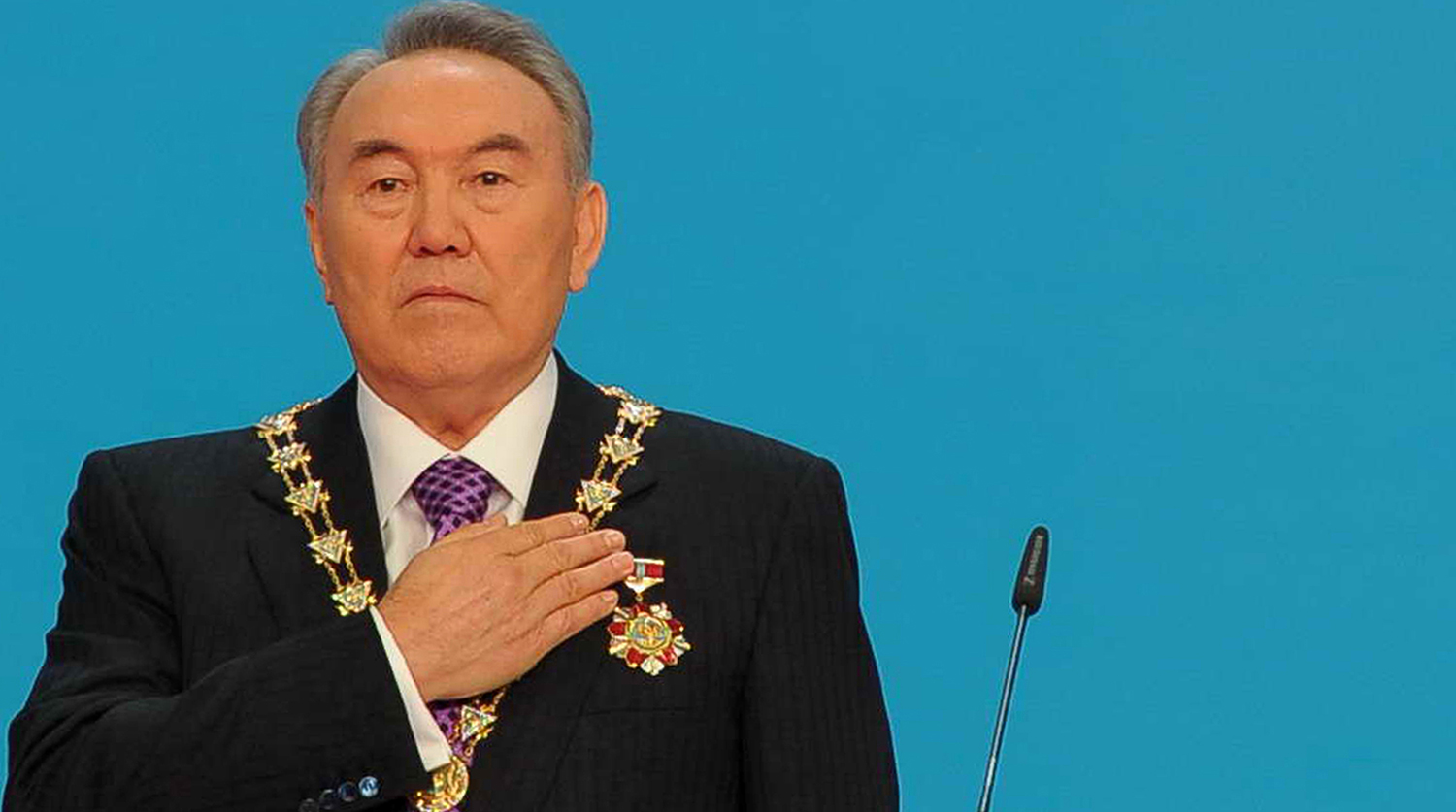 Назарбаев занял пост