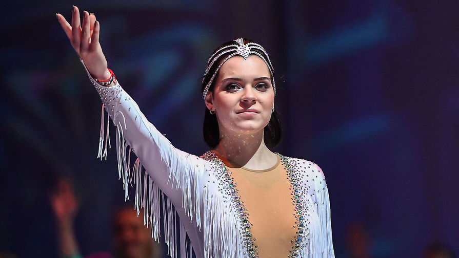 Аделина Сотникова выступает в ледовом шоу «Щелкунчик 2» в СК «Олимпийский» в Москве, 2017 год 