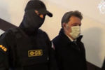 Задержание сотрудниками СК РФ и УФСБ мэра Томска Иван Кляйна по подозрению в превышении должностных полномочий, 13 ноября 2020 года (кадр из видео)