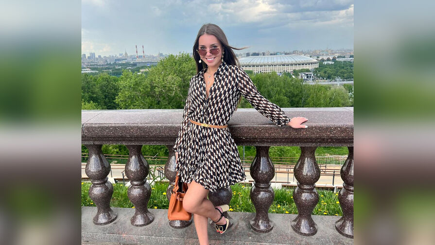 Российская фигуристка выложила фото в коротком платье