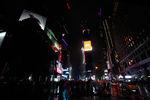 Вид на площадь «Таймс-сквер» после отключения подсветки в рамках экологической акции «Час Земли» в Нью-Йорке