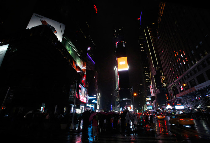 Вид на&nbsp;площадь «Таймс-сквер» после отключения подсветки в&nbsp;рамках экологической акции «Час Земли» в&nbsp;Нью-Йорке