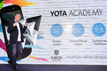 Генеральный директор Yota Devices Владислав Мартынов на презентации смартфона YotaPhone 2