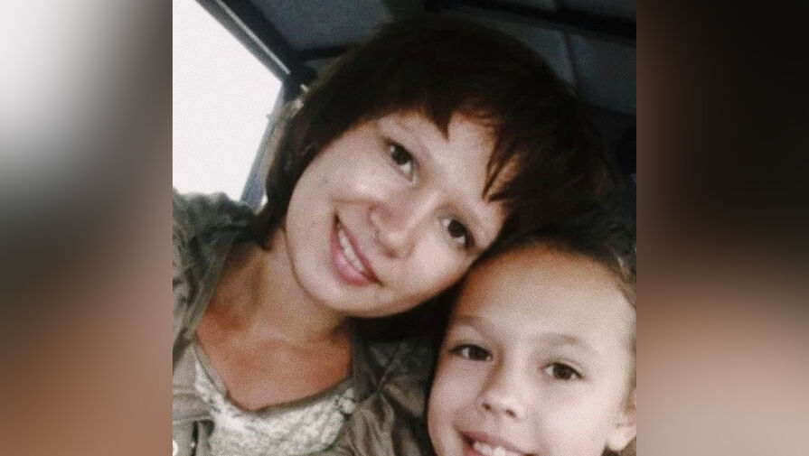 Инстасамка показала, как выглядела в детстве до пластики