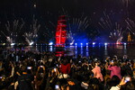 Бриг «Россия» на Неве во время ежегодного праздника выпускников «Алые паруса» в Санкт-Петербурге, 29 июня 2025 года
