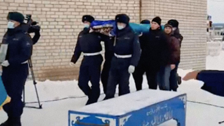 В Казахстане прошли похороны гвардейцев, погибших во время беспорядков