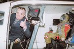 Герой Советского Союза и Герой России космонавт Валерий Поляков в пассажирской капсуле корабля для космического туризма, 2002 год 