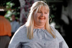 Ради роли в комедии «Мелкий Хэл» (2001) Пэлтроу пришлось надевать специально разработанный 11-килограммовый толстый костюм и наносить плотный грим.
<br><br>
<b>На фото:</b> Гвинет Пэлтроу в кадре из фильма «Мелкий Хэл» (2001)