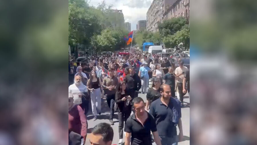 В МВД Армении назвали число задержанных протестующих в Ереване