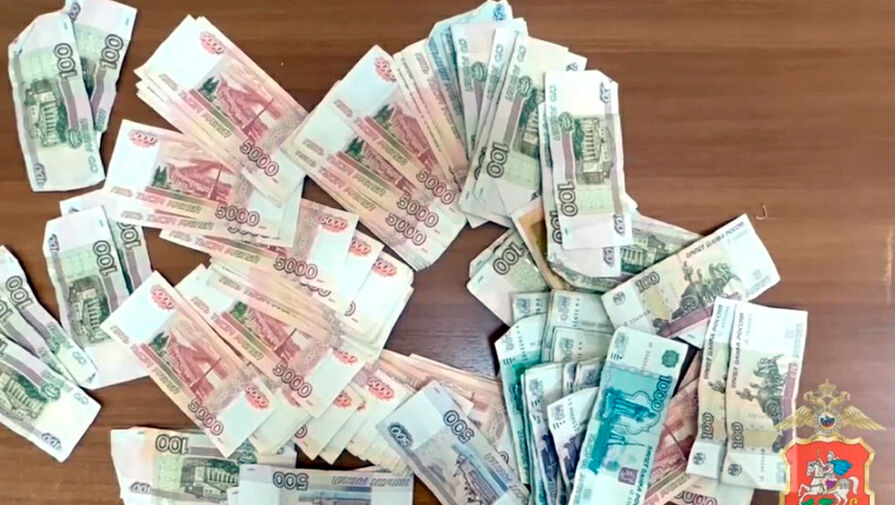 Россиянин остался без 1,5 млн рублей, забыв сумку с деньгами во дворе дома 