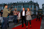 Председатель жюри прессы Владимир Познер с супругой Надеждой Соловьевой на церемонии открытия фестиваля «Послание к человеку»