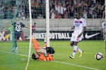 Полузащитник ПСЖ Кристоф Жалле (#26) отправил второй мяч в сетку ворот «Лиона»