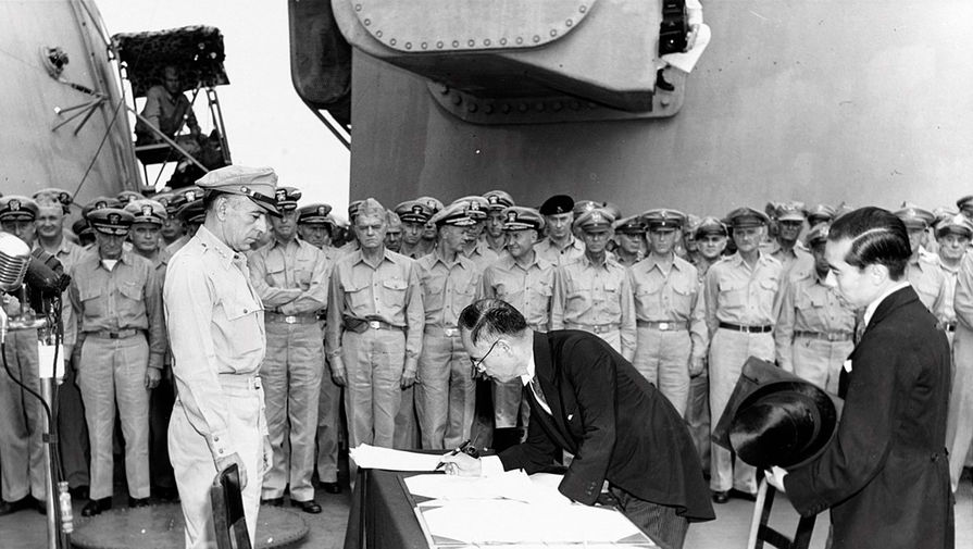 Подписание Акта о капитуляции на борту корабля «Миссури», 2 сентября 1945 года