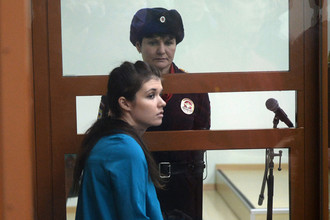 Бывшая студентка МГУ Александра Иванова (Варвара Караулова) в Московском окружном военном суде, 22 декабря 2016 года