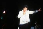 Джо Дассен выступает на открытии гостиницы «Космос», 1980 год