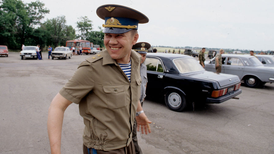 Генерал-лейтенант Александр Лебедь, 1995 год