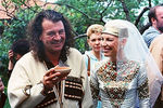 Иэн Гиллан и его жена Брон на церемонии венчания в Тбилиси, 1990 год