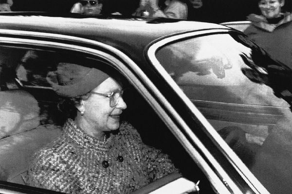 Елизавета II за рулем автомобиля в день своего 65-летия, 21 апреля 1991 года
