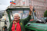 81-летний немецкий пенсионер-путешественник Винфрид Лангнер, который приехал на раритетном тракторе из Германии в Санкт-Петербург