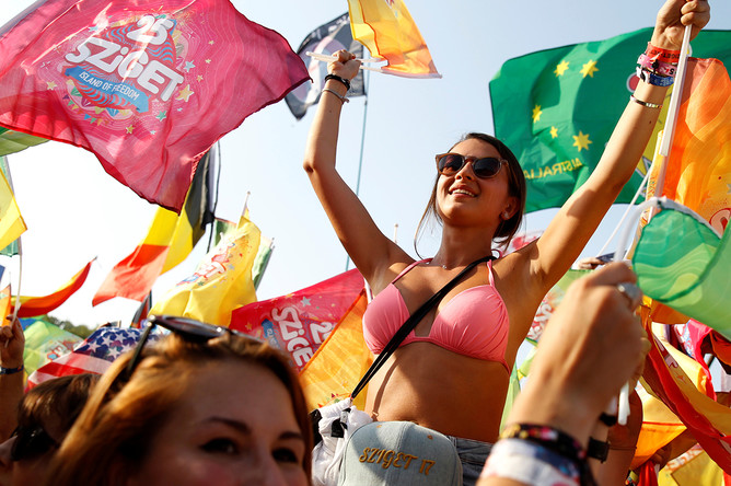 Посетители фестиваля Sziget в Будапеште, 11 августа 2017 года