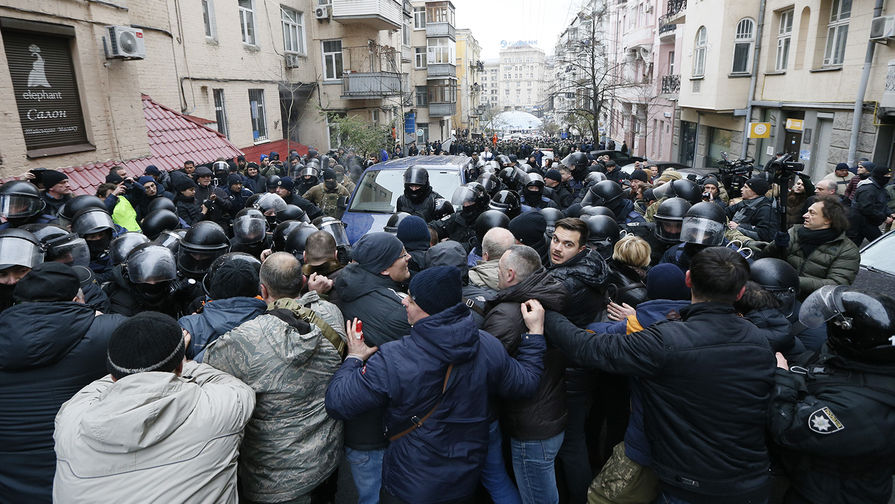 Столкновения сторонников Михаила Саакашвили с&nbsp;полицией во время обысков в&nbsp;его киевской квартире, 5&nbsp;декабря 2017&nbsp;года
