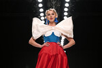 Модель демонстрирует одежду из коллекции MD MAKHMUDOV DJEMAL в рамках Московской недели моды в Центральном выставочном зале «Манеж», 4 марта 2024 года