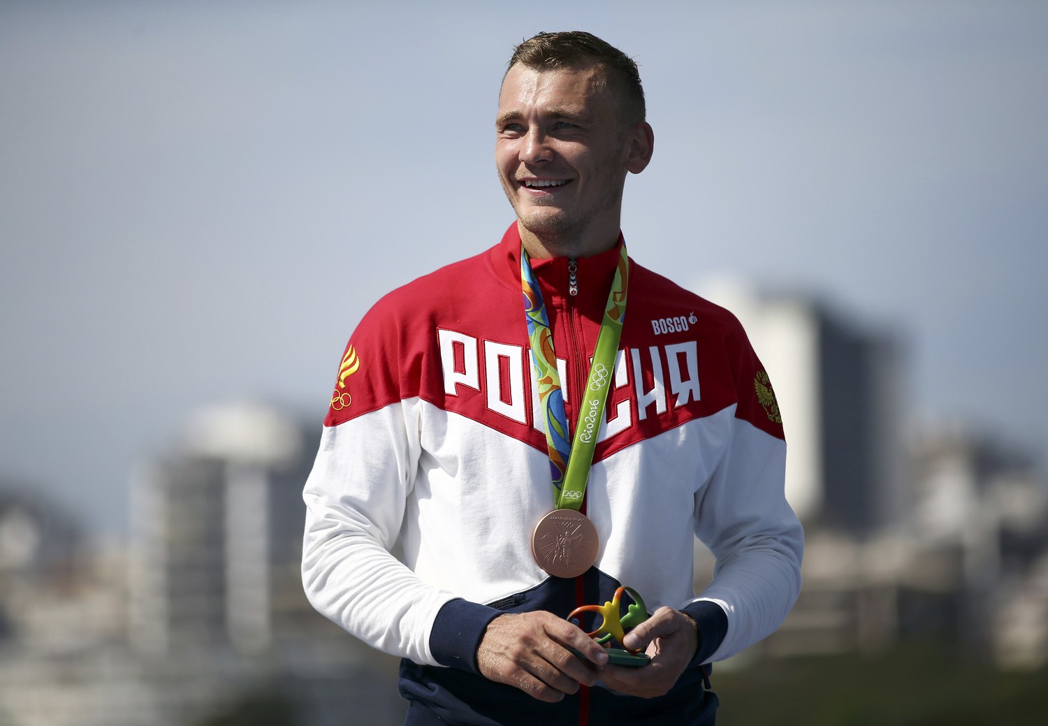 Россиянин Роман Аношкин взял бронзу в гонке на байдарках-одиночках на дистанции 1000 м. Первым к финишу пришел испанец Маркус Вальс