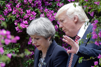 Президент США Дональд Трамп и премьер-министр Великобритании Тереза Мэй в Таормине, Италия, 26 мая 2017 года
