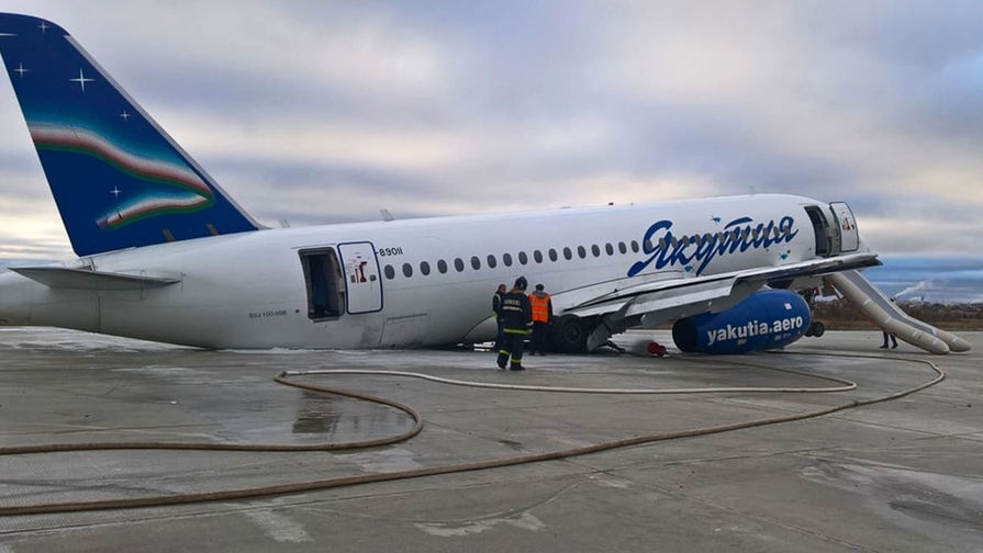 Летящий из Алма-Аты в Минводы самолет готовится к аварийной посадке