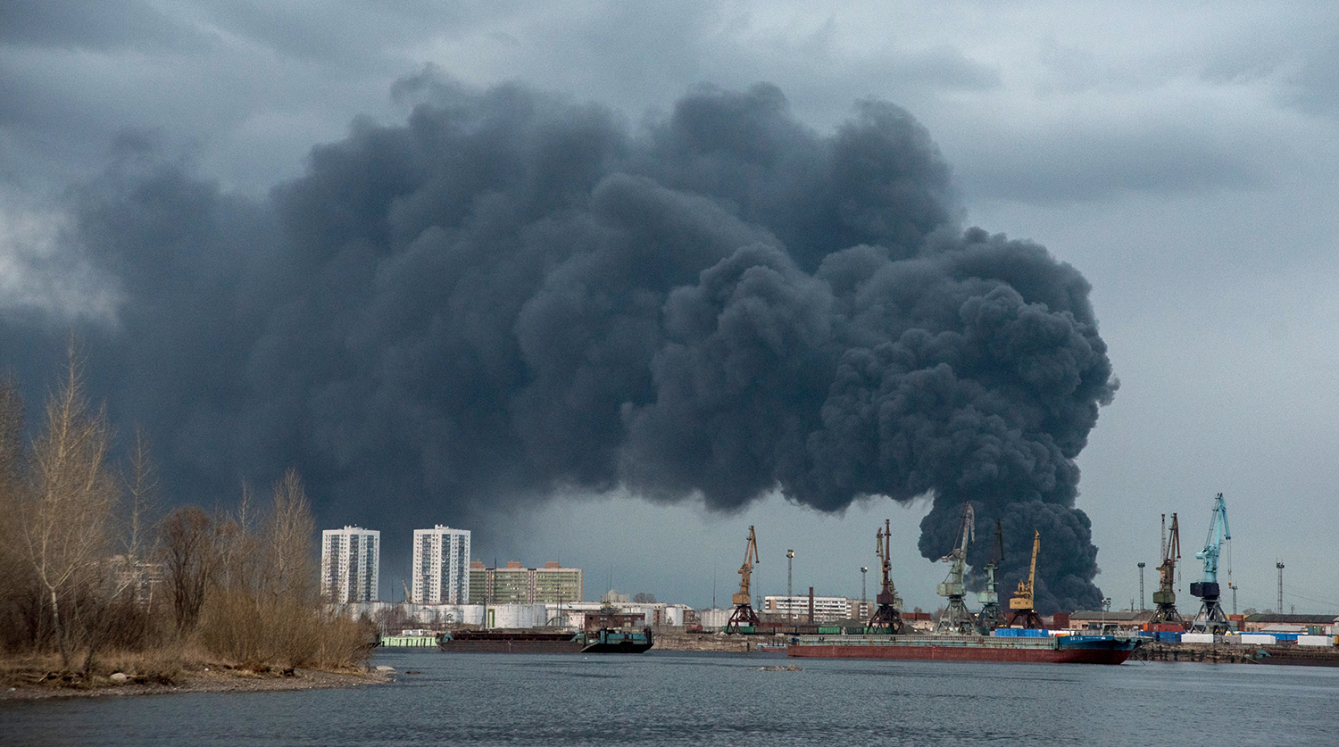 Во время пожара на заводе Красмаш в Красноярске, 26 апреля 2019 года