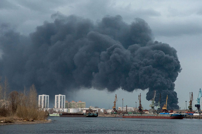 Во время пожара на заводе Красмаш в Красноярске, 26 апреля 2019 года