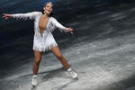 Аделина Сотникова выступает в ледовом шоу «Щелкунчик 2» в СК «Олимпийский» в Москве, 2017 год 