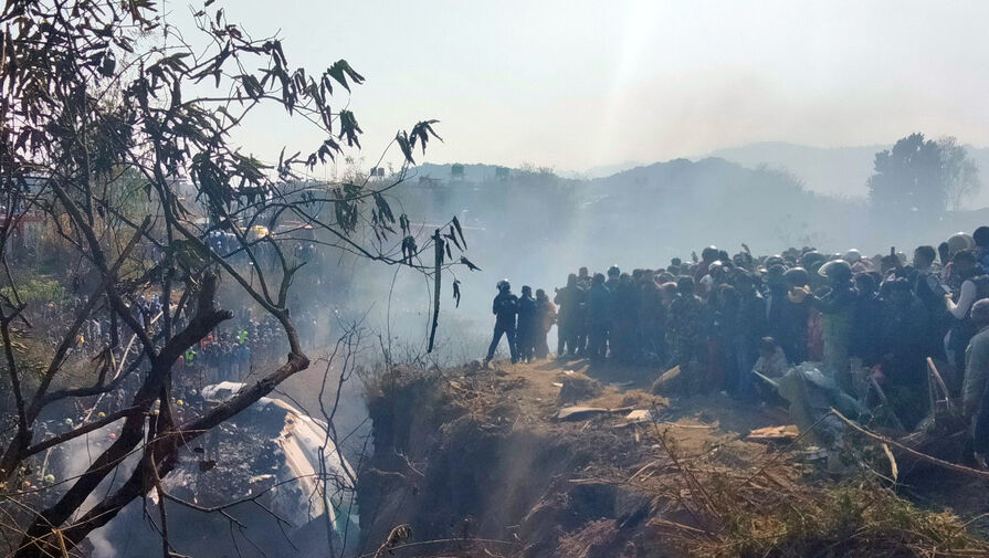 Пассажир упавшего в Непале самолета снял на телефон последние секунды полета