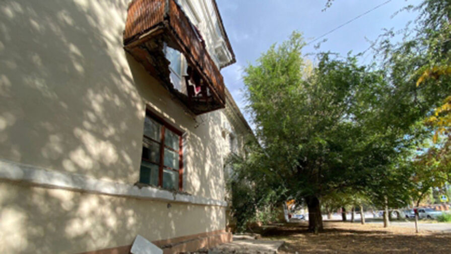 В Астраханской области под женщиной обвалился балкон