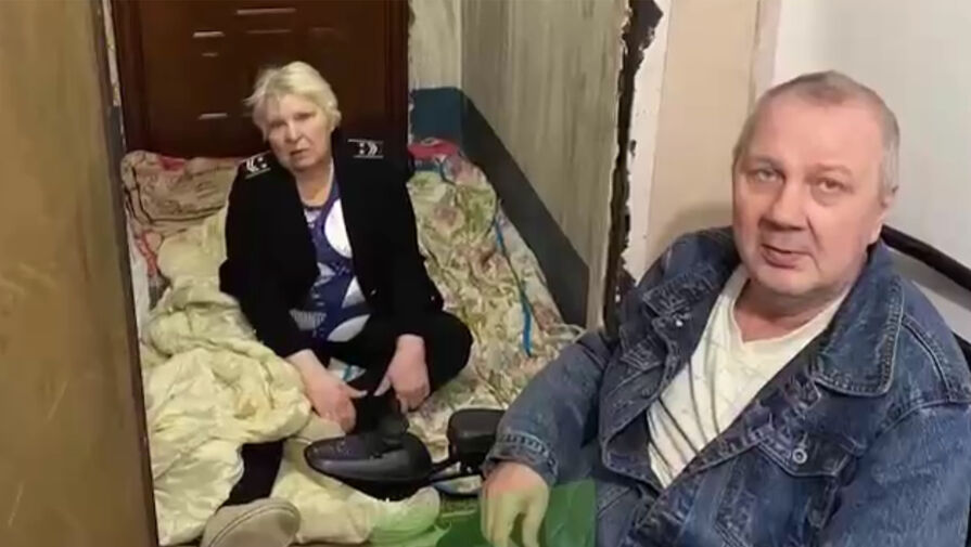 На Урале семью пенсионеров-инвалидов выгнали из квартиры на лестничную клетку